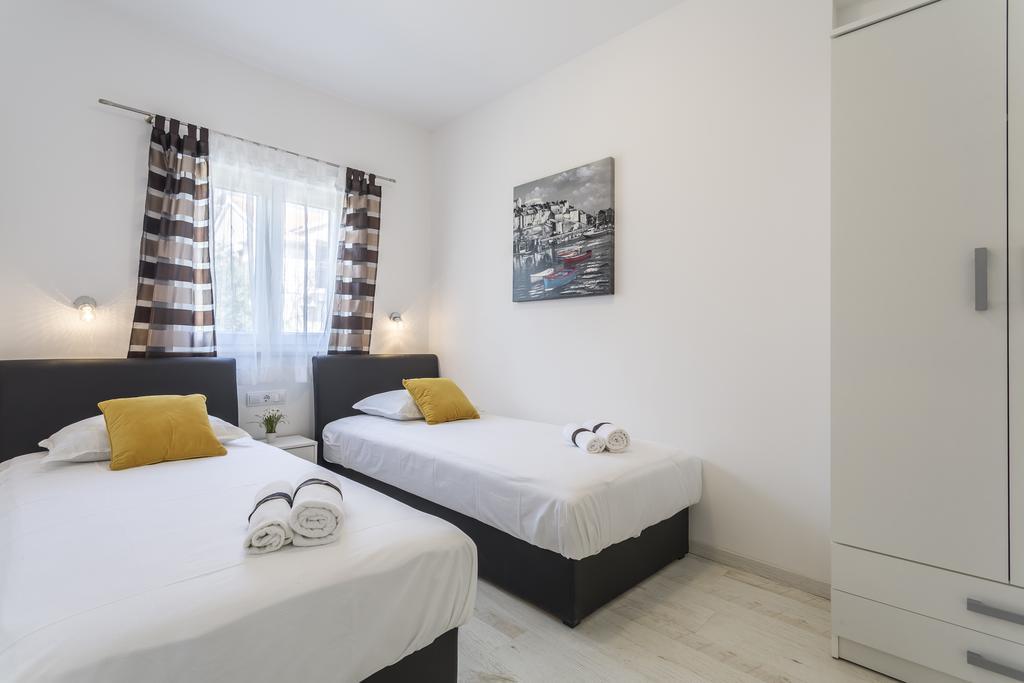 Apartments Biserka ボル エクステリア 写真